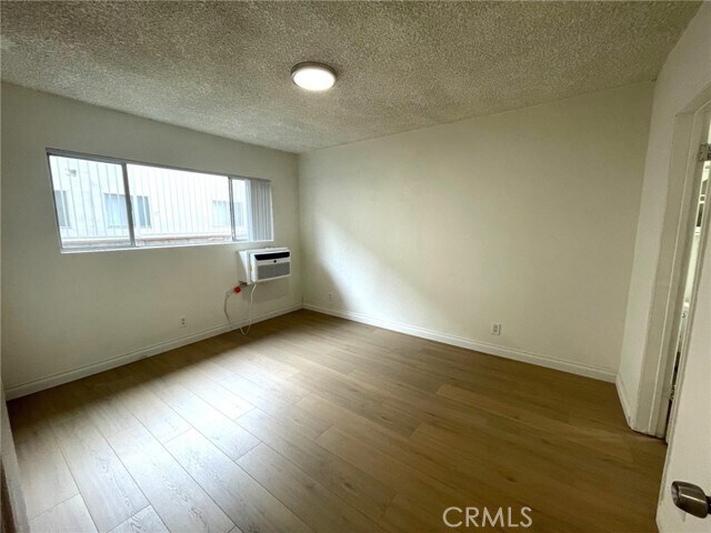 Building Photo - 5167 Yarmouth Ave