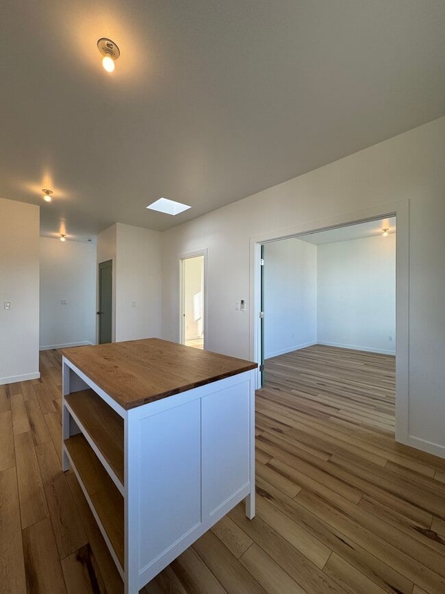 Building Photo - Charming 1-Bedroom, 1-Bath Rental with Expansive Garage