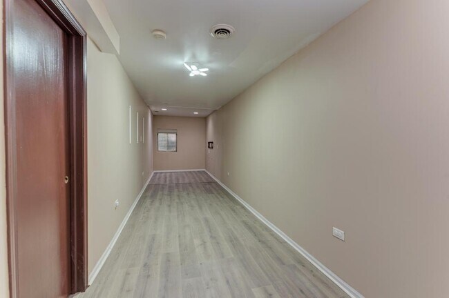Building Photo - 1413 Skylark Ln