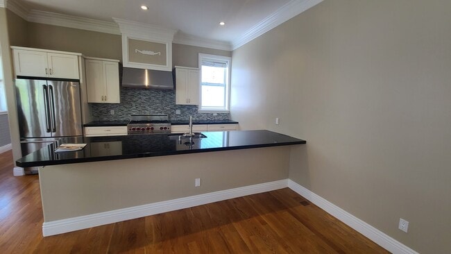 Building Photo - Updated top of the line Edwardian House in...