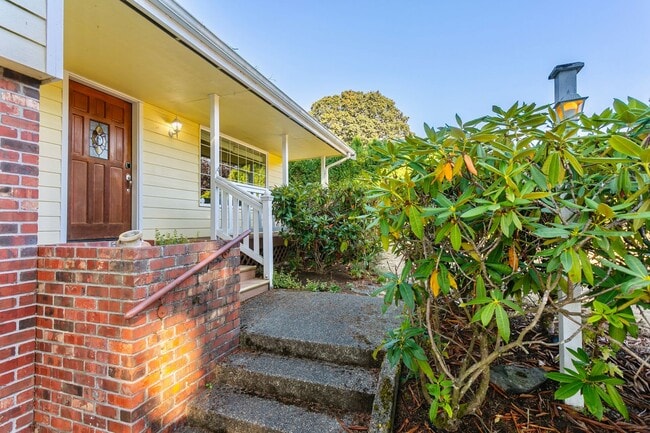 Building Photo - 2bd 2ba luxury duplex