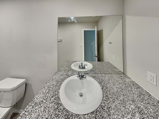 Building Photo - 5517 Verdugos Pl