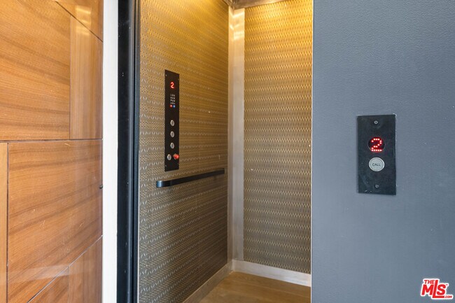 Building Photo - 3712 Broadlawn Dr