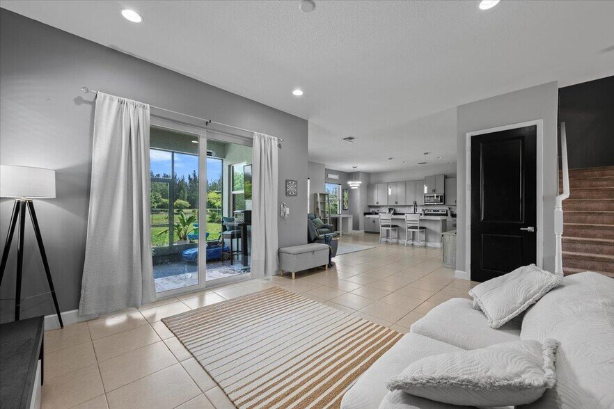 Building Photo - 15406 Goldfinch Cir