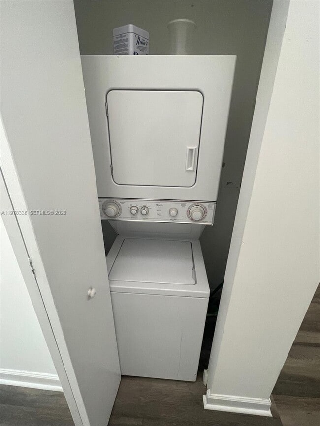 Building Photo - 2200 NE 4th Ave