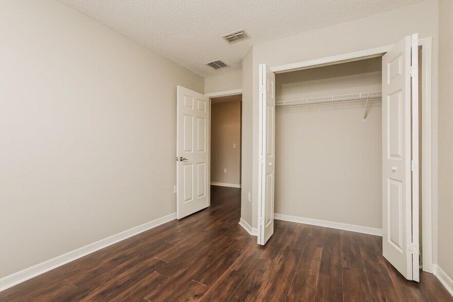 Building Photo - 233 Bluff Pass Dr