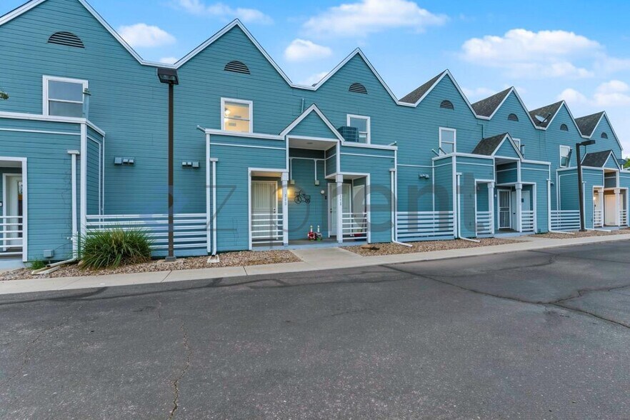 Building Photo - Unit 215