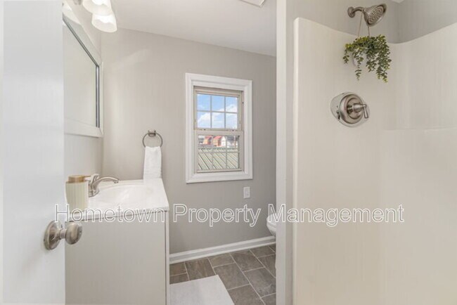 Building Photo - 28 W Main St