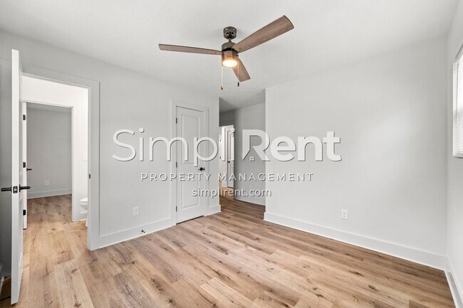 Building Photo - Newly Renovated 4/2.5 Home For Rent / First Month Free!