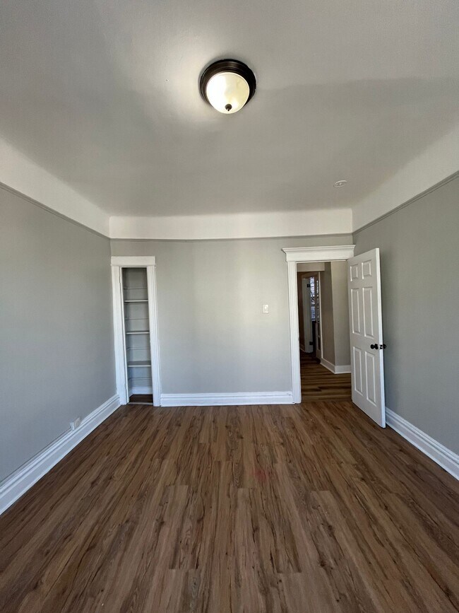 Building Photo - 5 Morton Pl