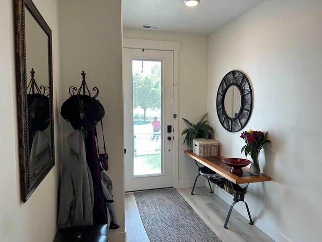 Building Photo - 4672 W Vermillion Dr