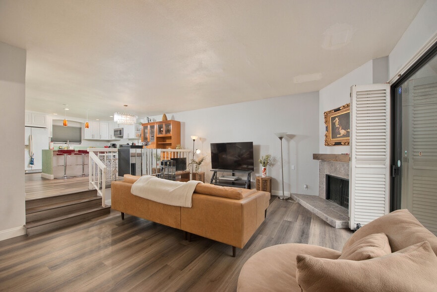 Building Photo - 5711 Owensmouth Ave