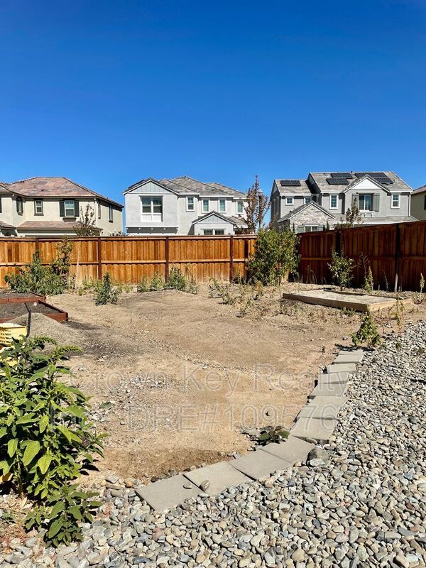 Building Photo - 6425 Dan Havicus Dr