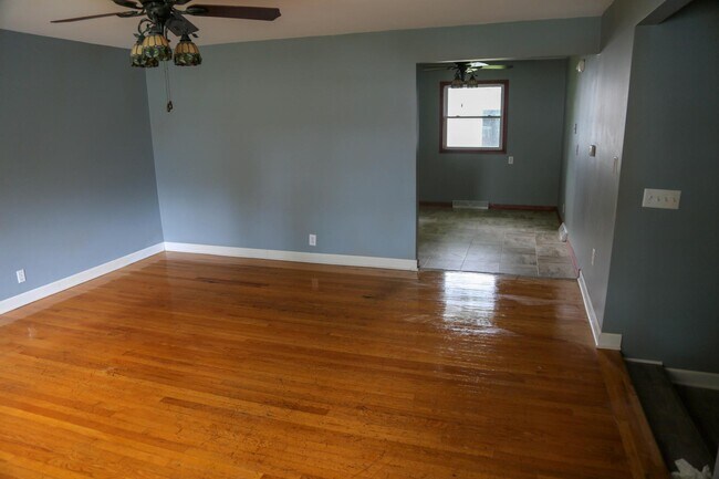 Building Photo - 631 Elm St