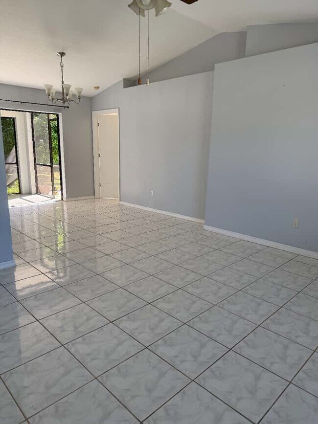 Building Photo - 1474 Dewitt St