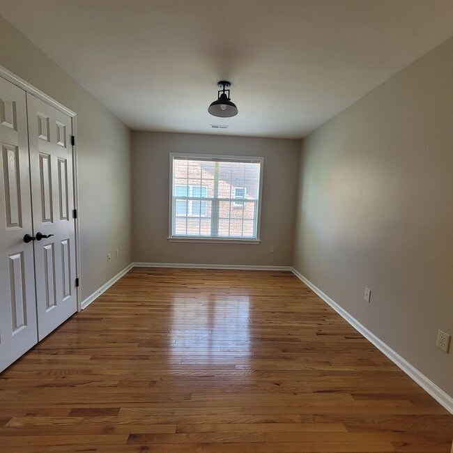 Building Photo - Welcome to this beautiful 3 bedroom, 2 bat...