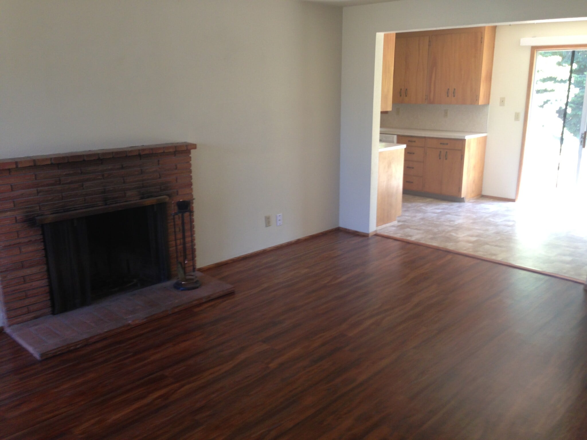 Building Photo - 820 NE Woodcrest Ave