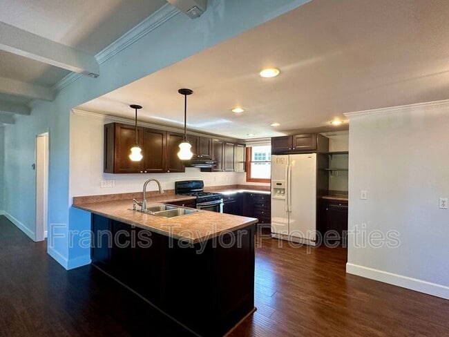 Building Photo - 441 E 7th Ave