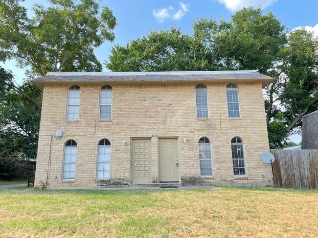 Building Photo - 2BD/1BA | Large Yard | Large Pets Welcome!