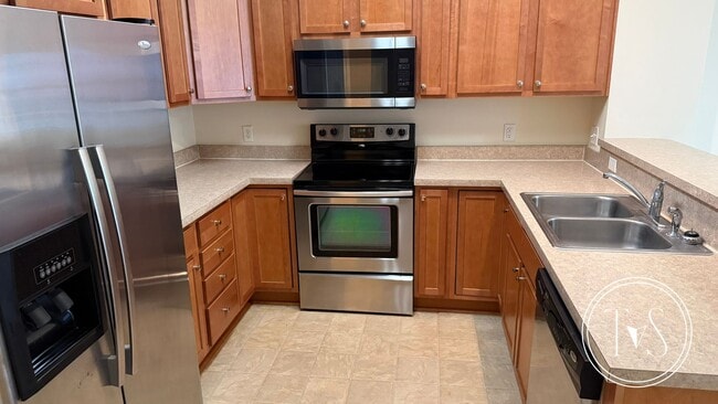 Building Photo - RATE DROP ALERT! (was $2100/month)