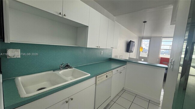 Building Photo - 100 Lincoln Rd