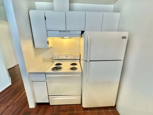 Building Photo - 2052 -Loukas