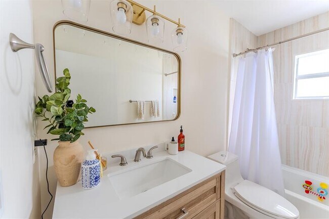 Building Photo - 1334 NW 125th Terrace