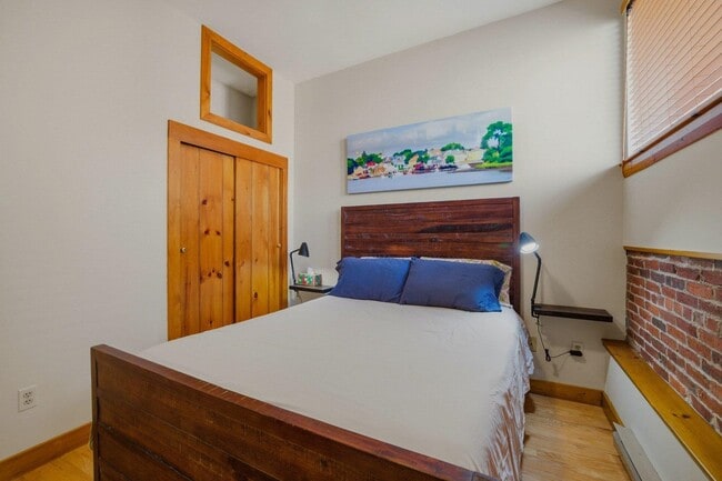 Building Photo - 5 Commercial Alley