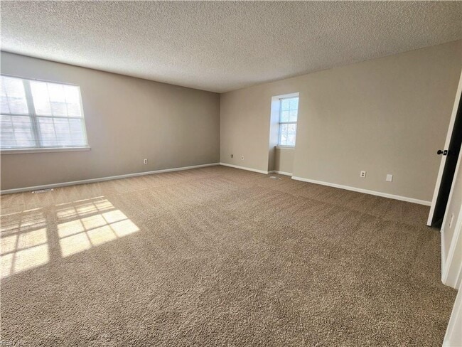 Building Photo - Beautifully renovated end-unit townhouse located in Central Virginia Beach