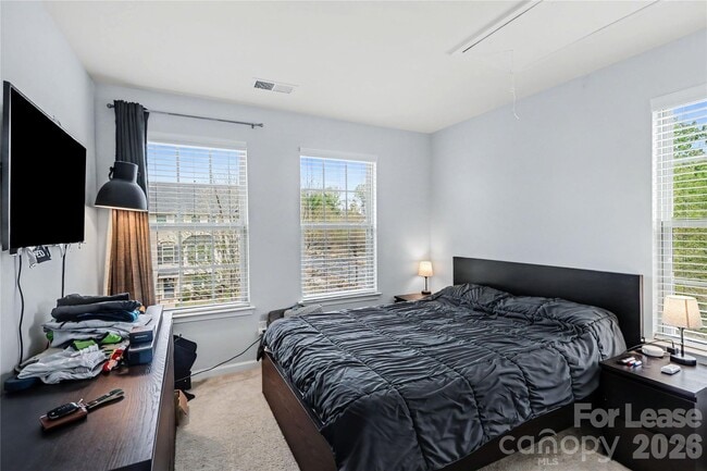 Building Photo - 4011 Zilker Park Dr