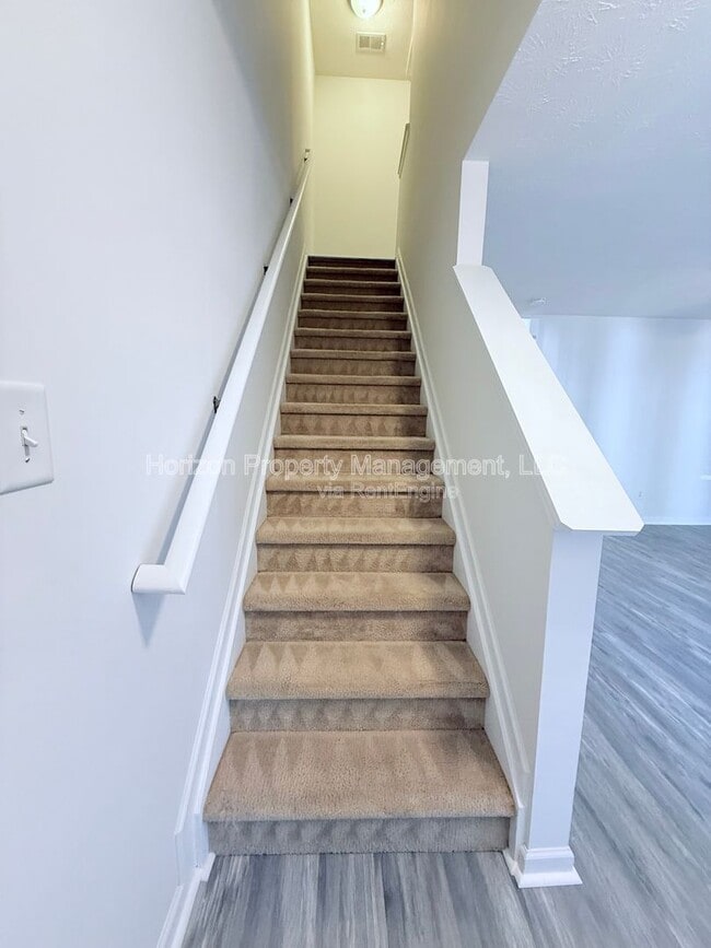 Building Photo - 1593 Little Creek Dr