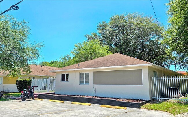 Primary Photo - 2531 NE 184th Terrace