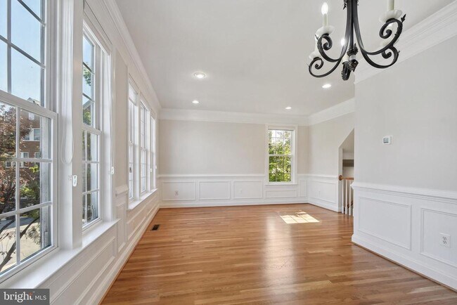 Building Photo - 47581 Royal Burnham Terrace