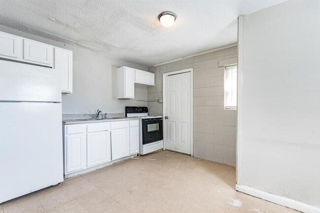 Primary Photo - COMING SOON !!! | Just Minutes from Downto...