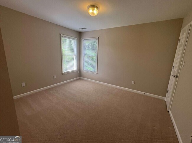 Building Photo - 1150 Lamont Cir