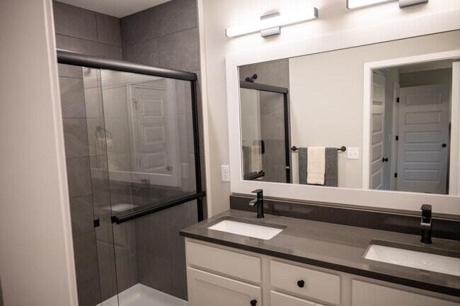 Building Photo - 4614 Forest Ave