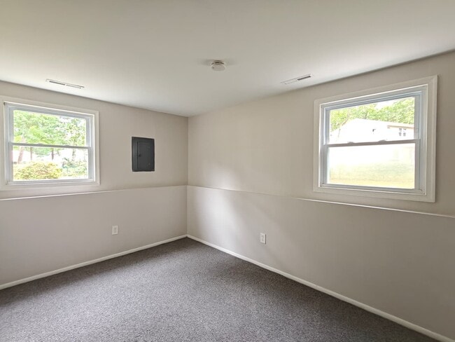 Building Photo - 252 Terry Ln