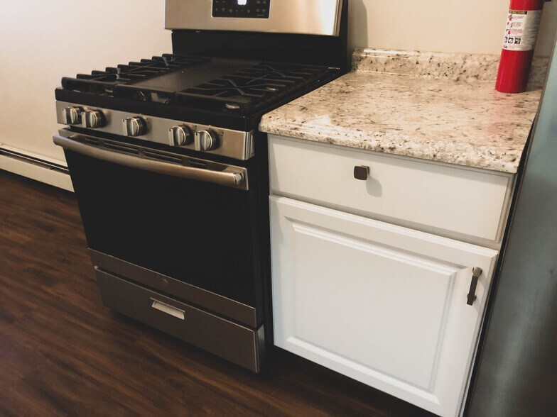 Kitchen 2k - 33 Tingley St