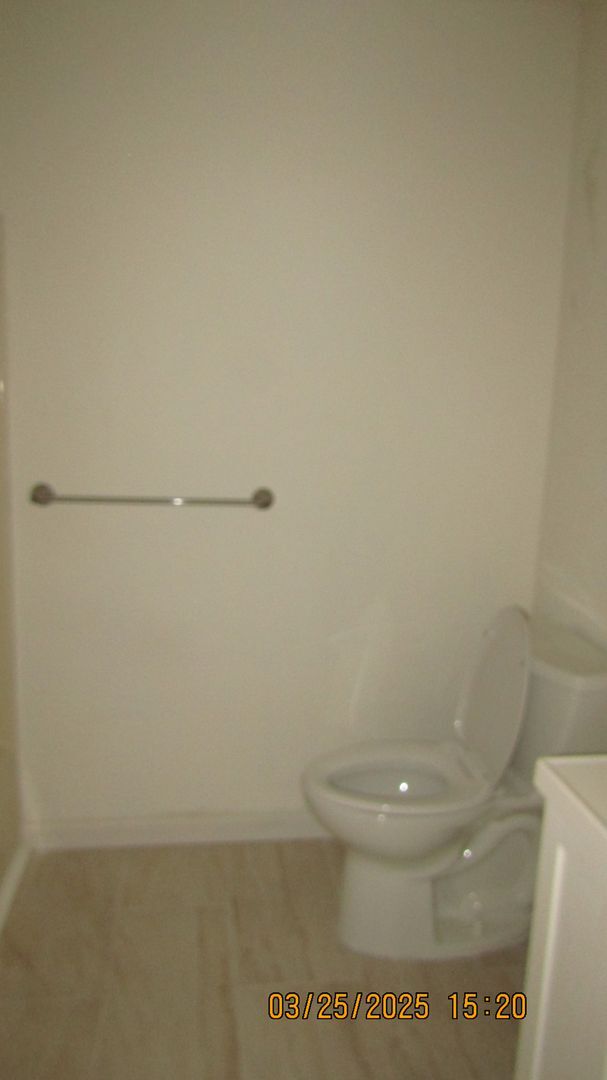 Building Photo - Newly renovated! Pet Friendly! Centrally l...