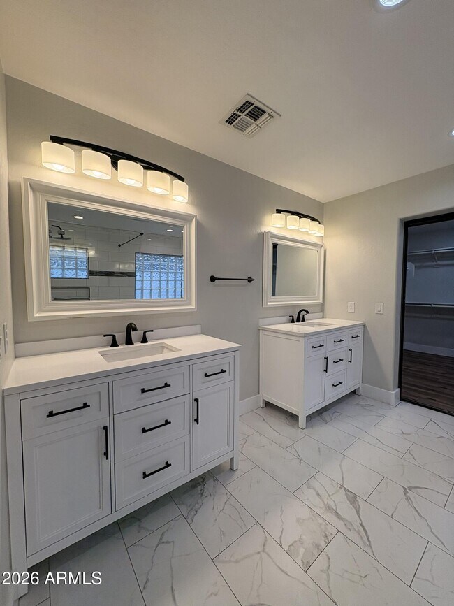 Building Photo - 13528 W Windsor Blvd