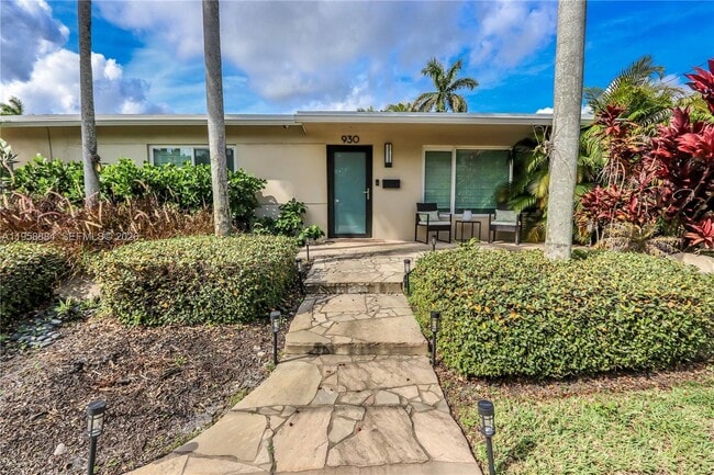 Building Photo - 930 N 11th Ct