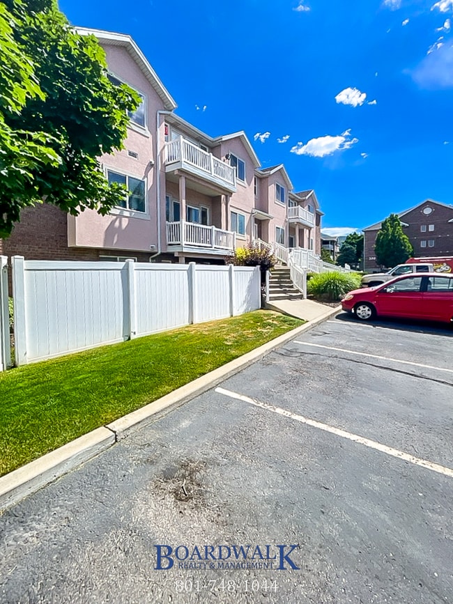 Building Photo - Spacious 2 Bed 2 Bath Condo in Bountiful!