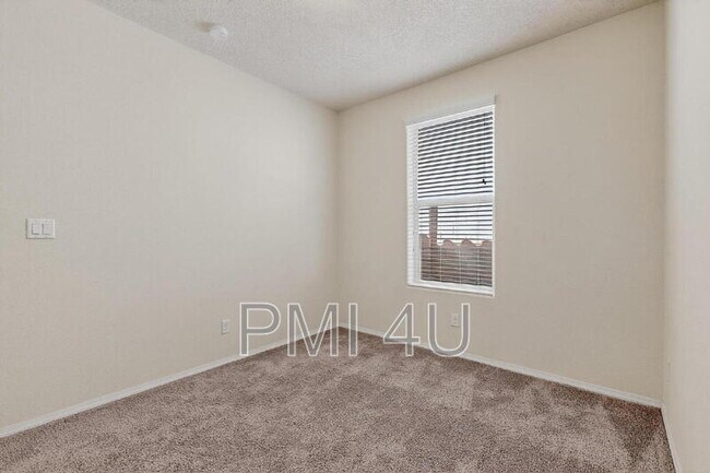 Building Photo - 7110 Overview Rd NE