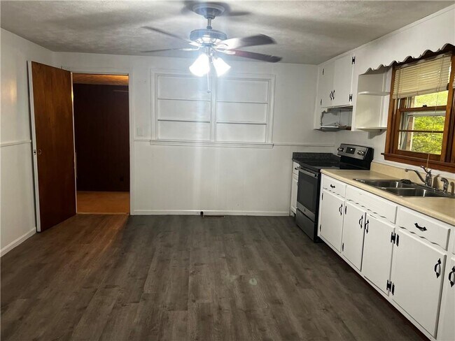 Building Photo - 3743 Jiles Rd