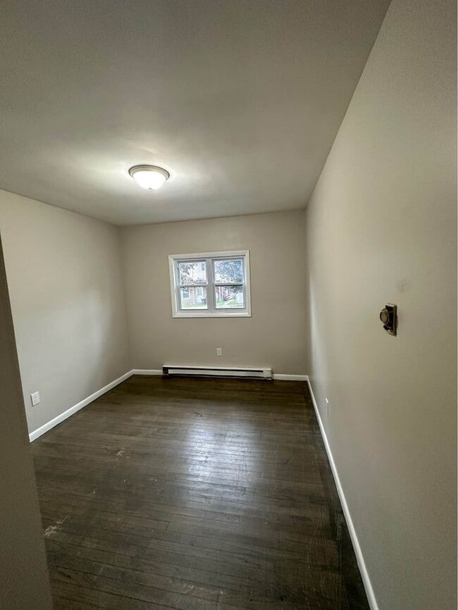 Building Photo - 1514 Cedar Ave