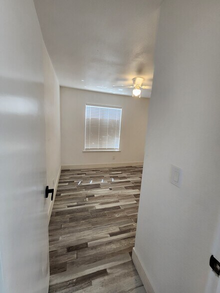 Building Photo - 830 N Ferger Ave