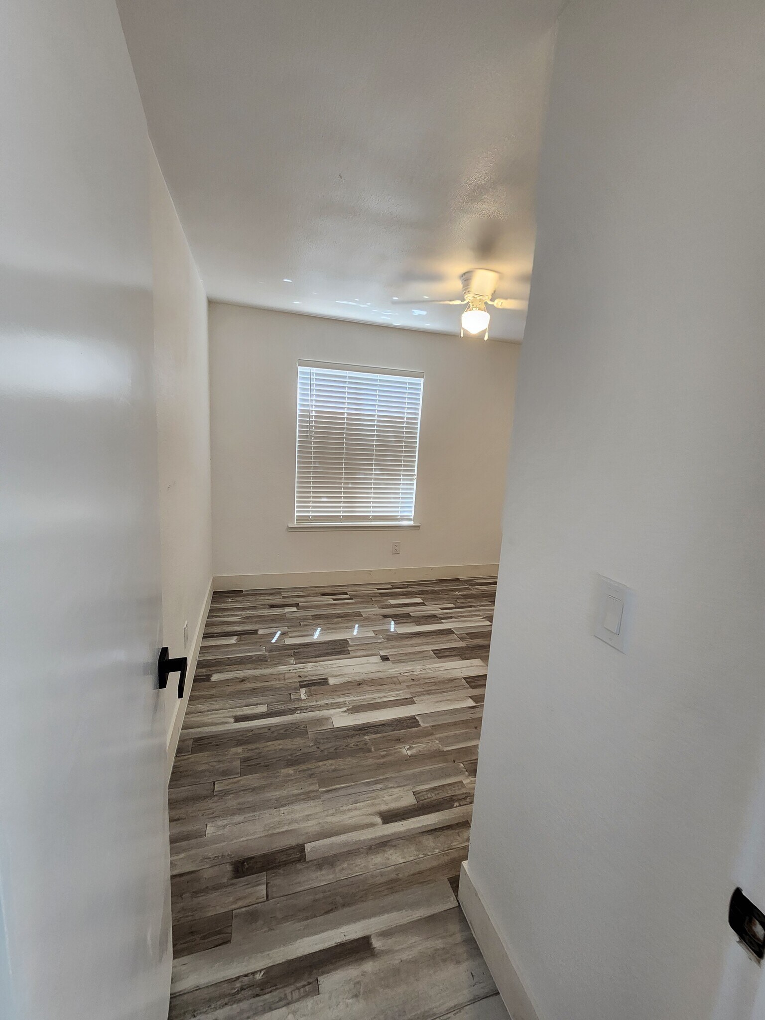Building Photo - 830 N Ferger Ave