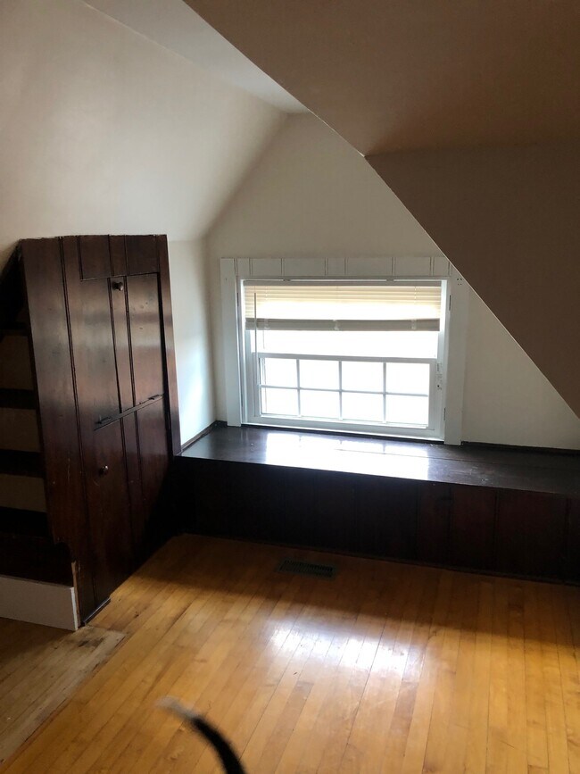 Building Photo - 612 S Cleveland Massillon Rd