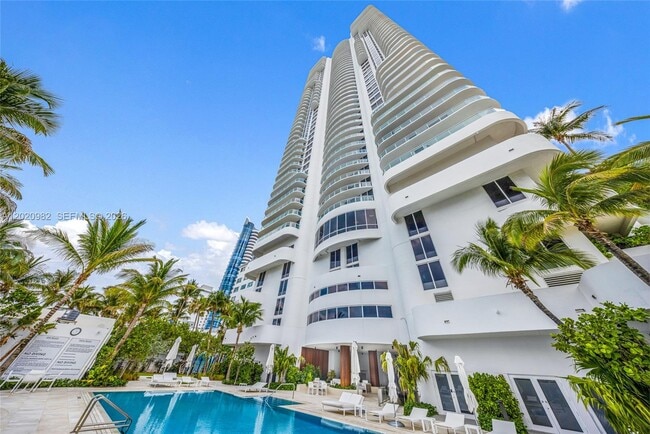 Building Photo - 6365 Collins Ave