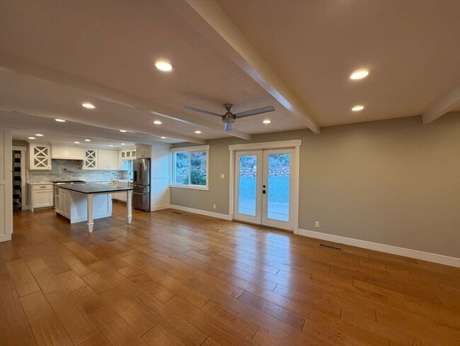 Building Photo - SPACIOUS PROPERTY DOWNTOWN FOR RENT!